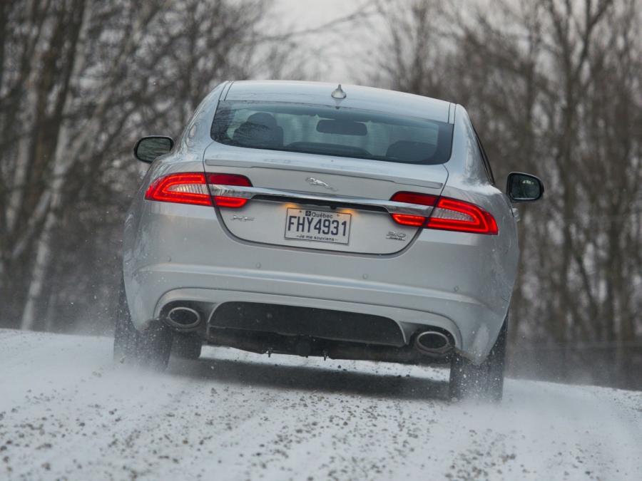  Jaguar XF 3.0 AWD Option Pack 2012 года  (US) (фото 15 из 16)